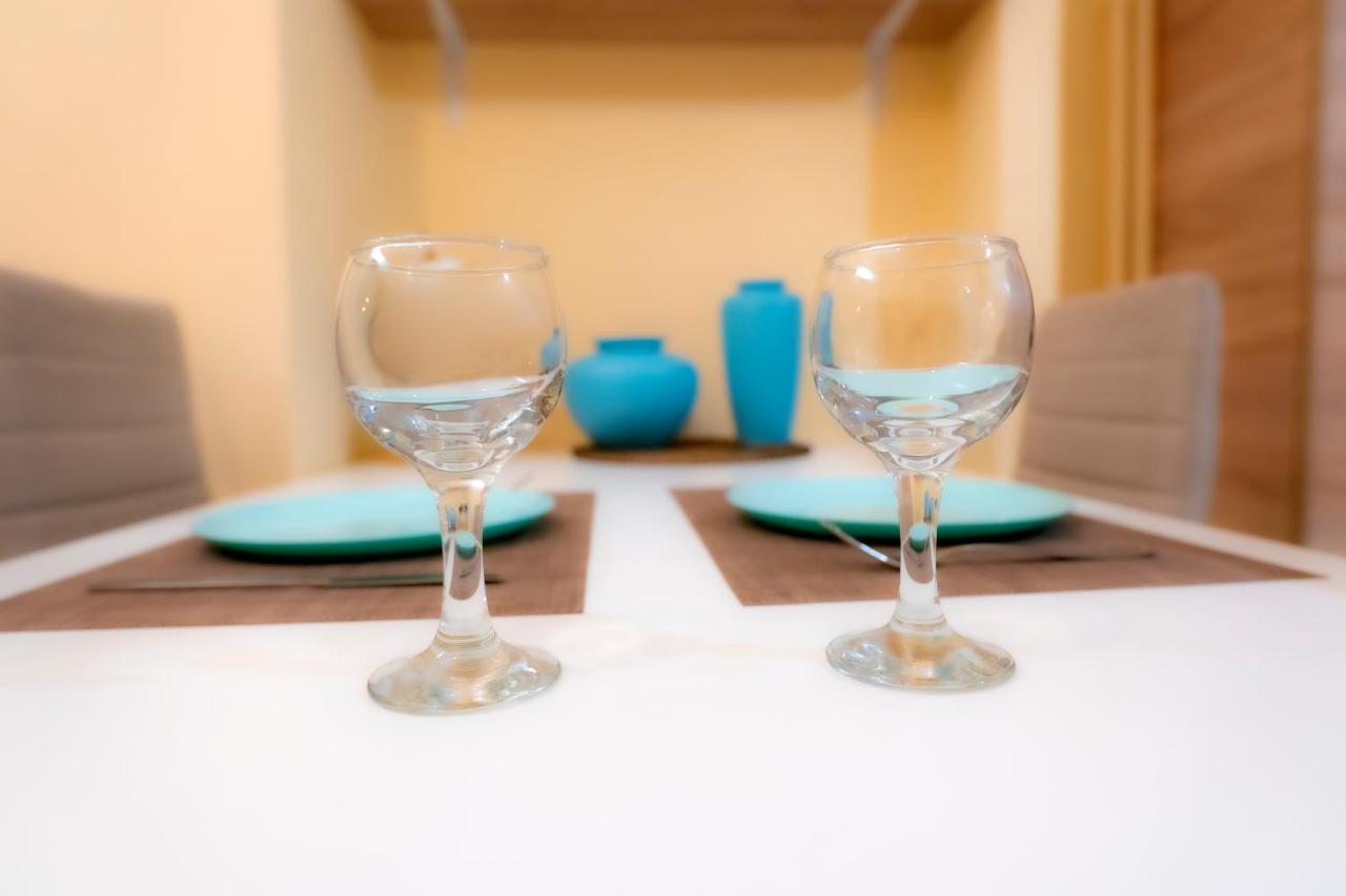 Myrtle, City Center Renovated Apartment Athena Bagian luar foto