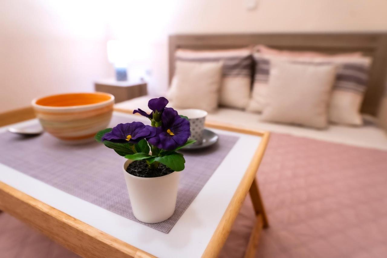 Myrtle, City Center Renovated Apartment Athena Bagian luar foto