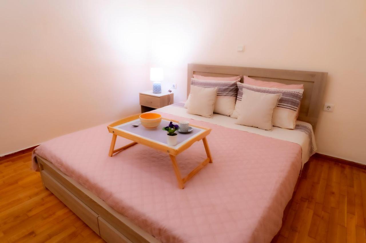 Myrtle, City Center Renovated Apartment Athena Bagian luar foto