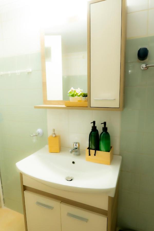 Myrtle, City Center Renovated Apartment Athena Bagian luar foto